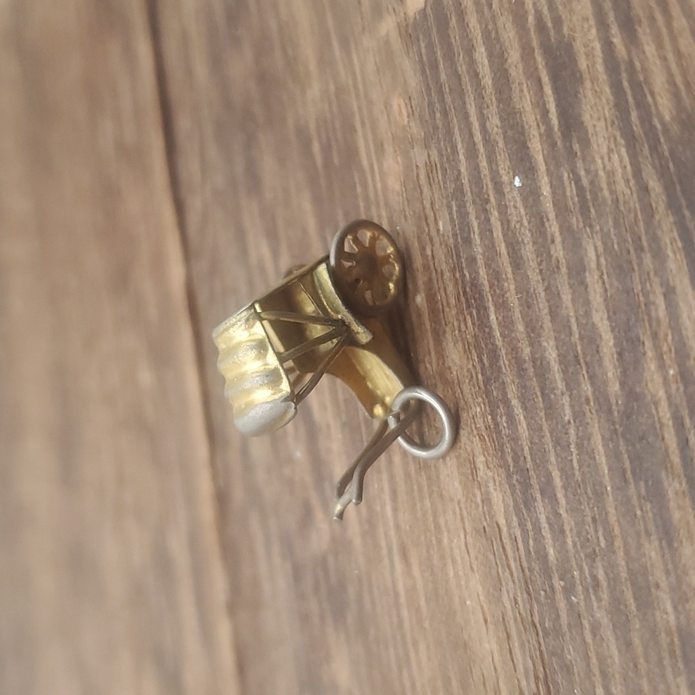 14k gold old buggy charm rickshaw vintage - Picture 1 of 3